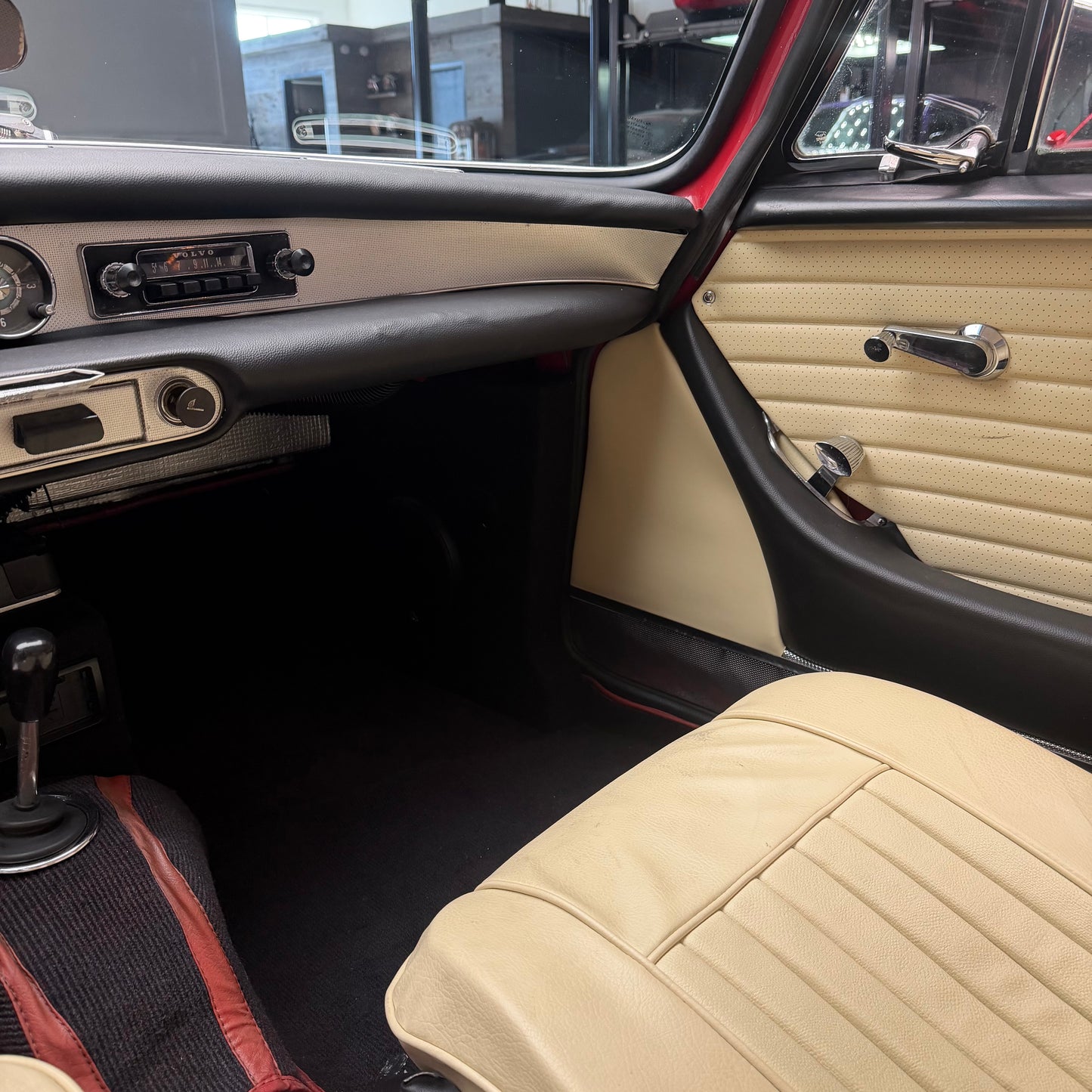 1963 Volvo P1800