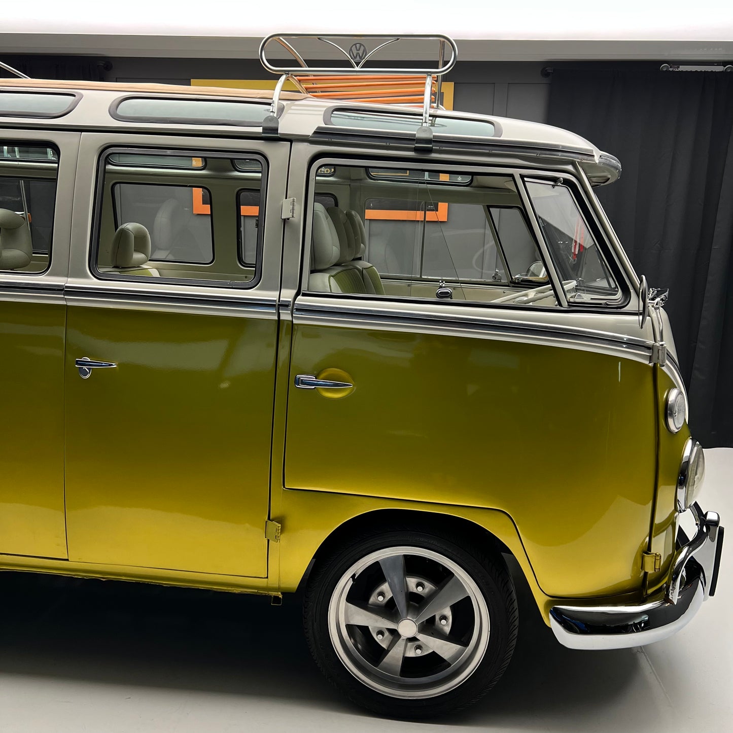 1975 Volkswagen Microbus Deluxe Samba 23 window
