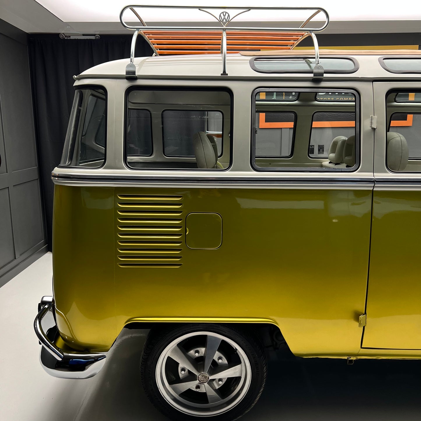 1975 Volkswagen Microbus Deluxe Samba 23 window