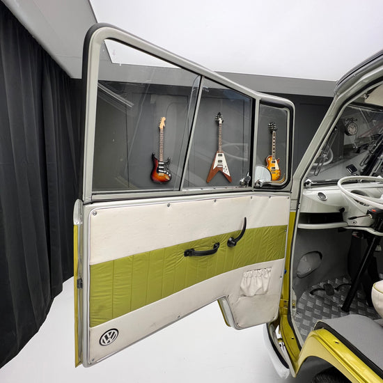 1975 Volkswagen Microbus Deluxe Samba 23 window
