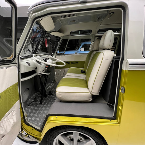1975 Volkswagen Microbus Deluxe Samba 23 window
