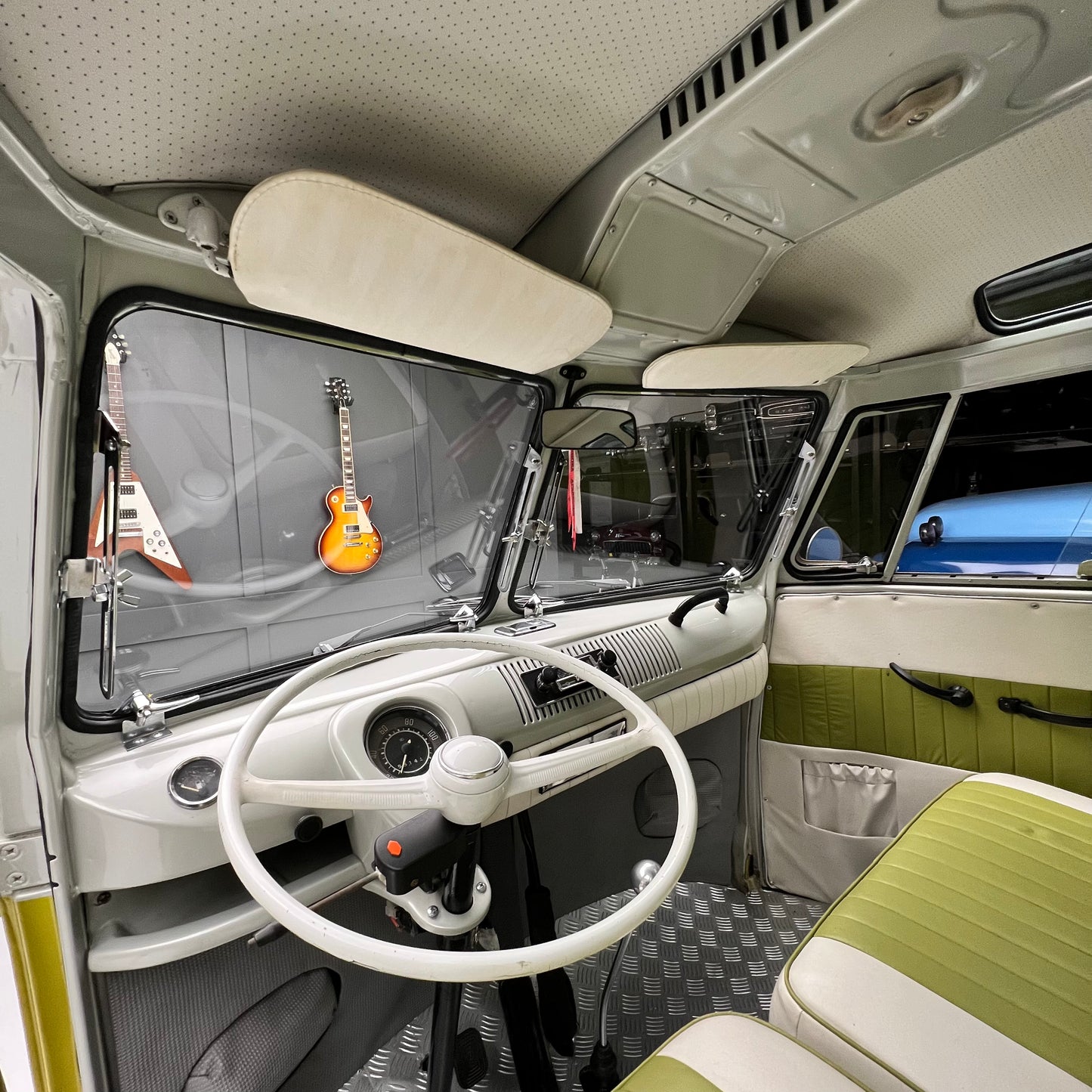 1975 Volkswagen Microbus Deluxe Samba 23 window