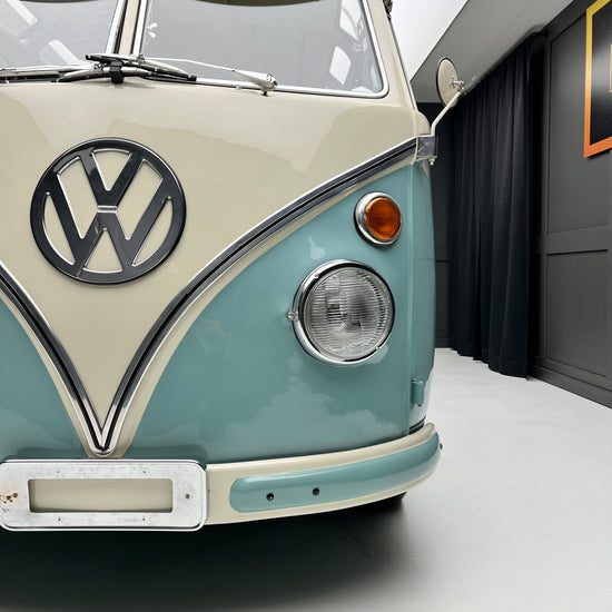 1966 Volkswagen Microbus Deluxe Samba 23 Window