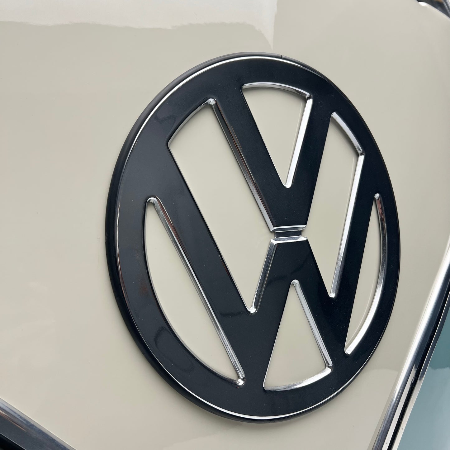 1966 Volkswagen Microbus Deluxe Samba 23 Window
