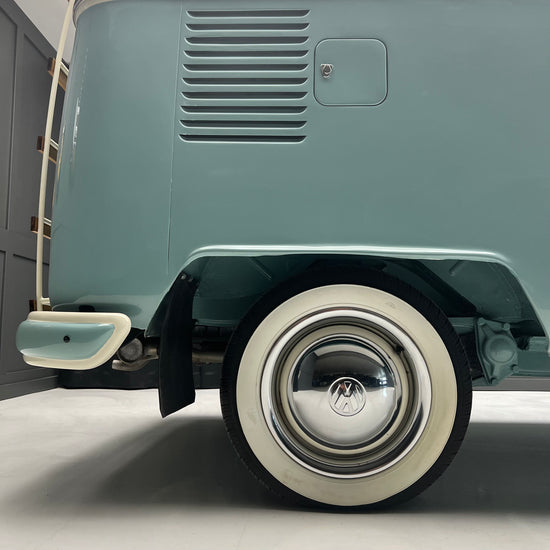1966 Volkswagen Microbus Deluxe Samba 23 Window