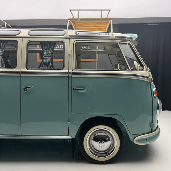 1966 Volkswagen Microbus Deluxe Samba 23 Window