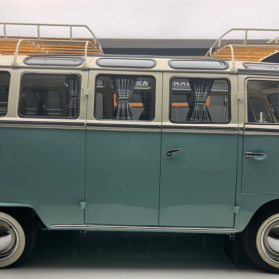 1966 Volkswagen Microbus Deluxe Samba 23 Window