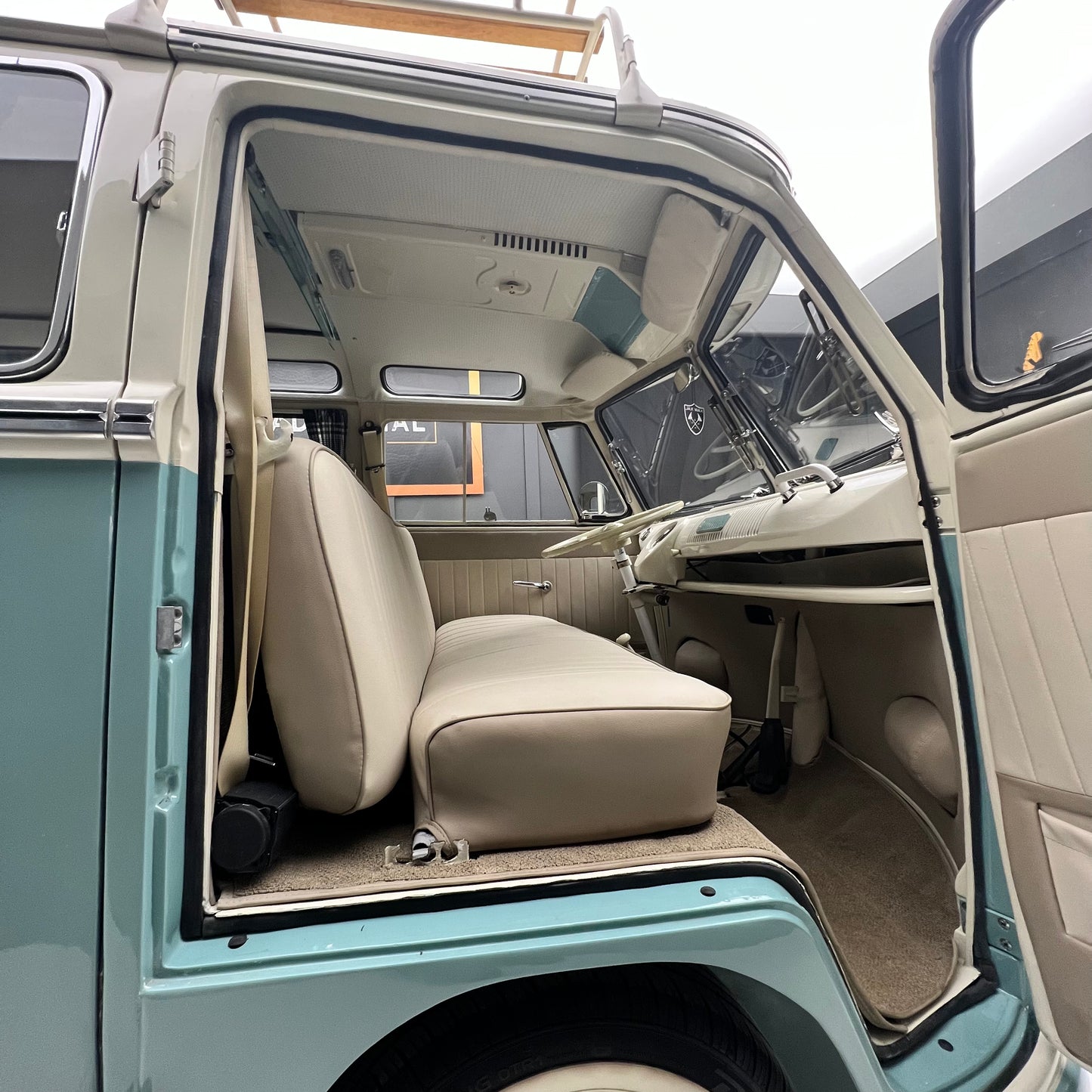 1966 Volkswagen Microbus Deluxe Samba 23 Window