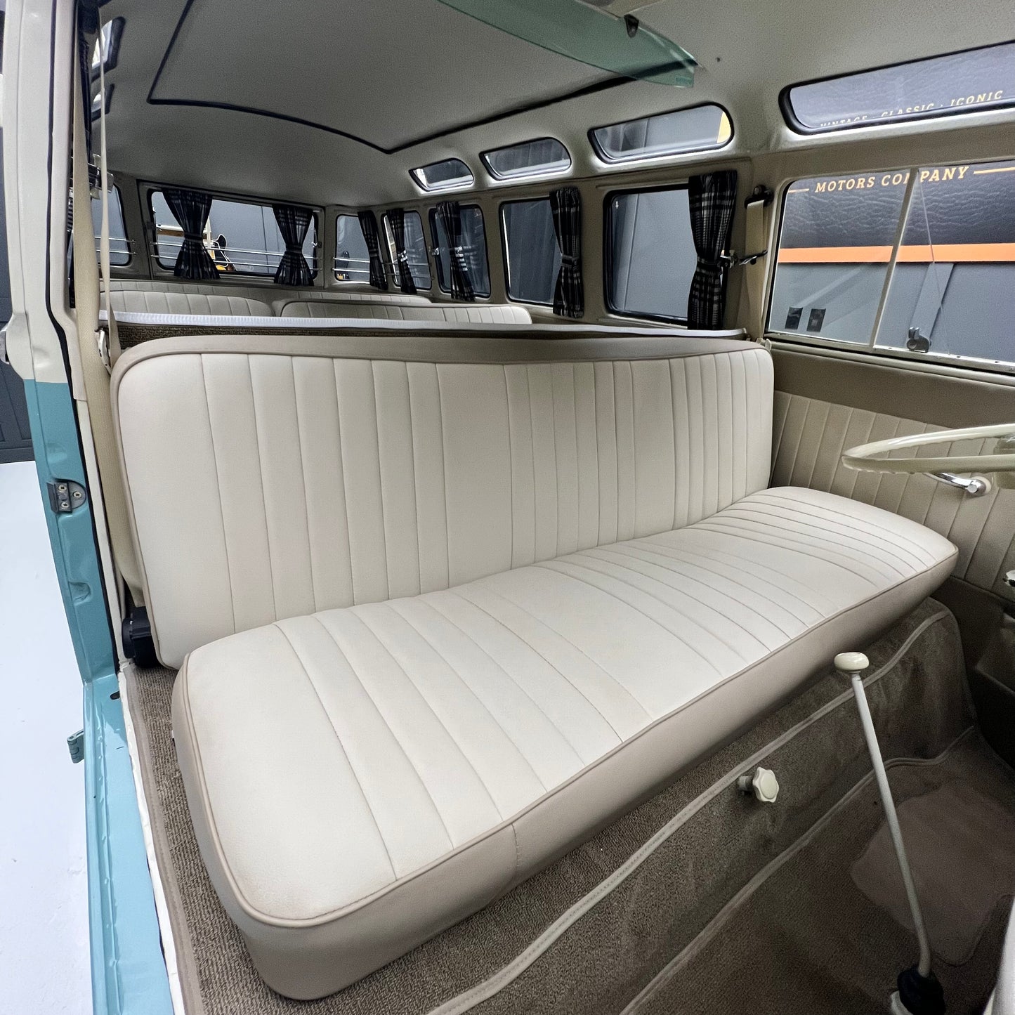 1966 Volkswagen Microbus Deluxe Samba 23 Window