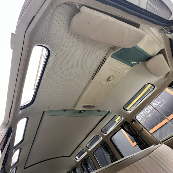 1966 Volkswagen Microbus Deluxe Samba 23 Window