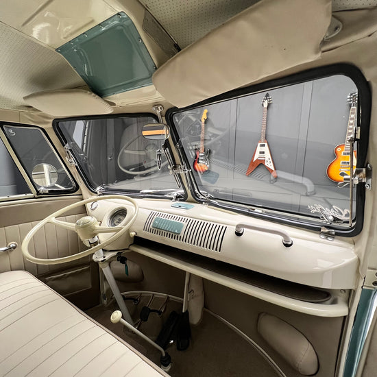 1966 Volkswagen Microbus Deluxe Samba 23 Window