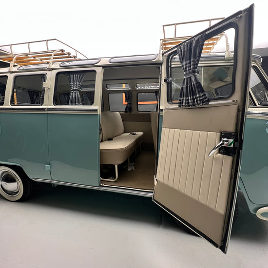 1966 Volkswagen Microbus Deluxe Samba 23 Window