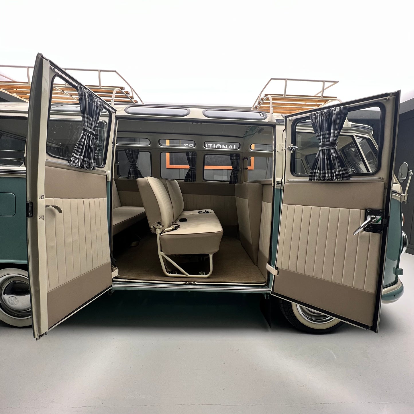 1966 Volkswagen Microbus Deluxe Samba 23 Window