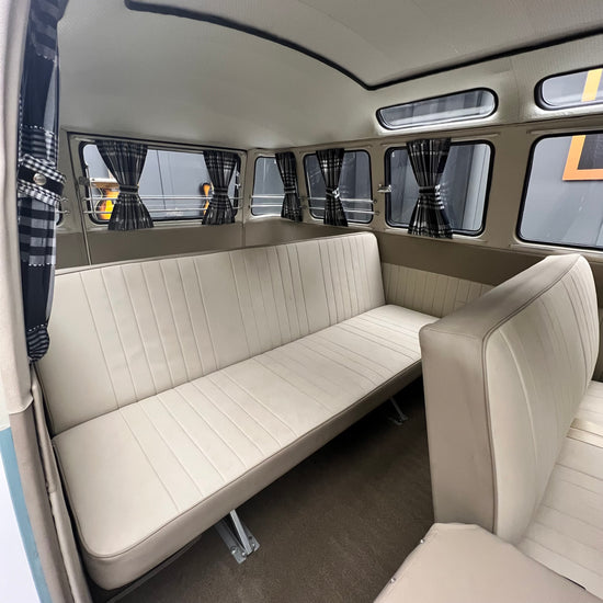 1966 Volkswagen Microbus Deluxe Samba 23 Window