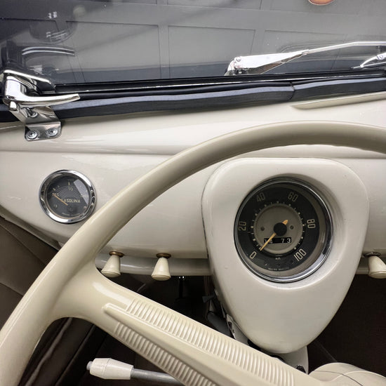 1966 Volkswagen Microbus Deluxe Samba 23 Window