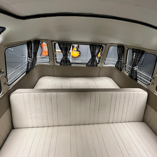 1966 Volkswagen Microbus Deluxe Samba 23 Window