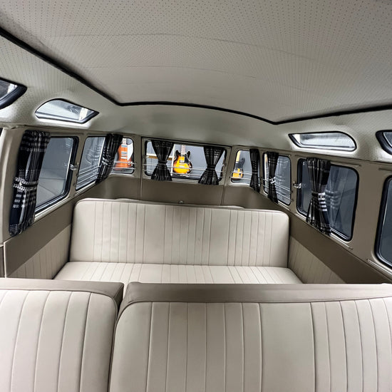 1966 Volkswagen Microbus Deluxe Samba 23 Window