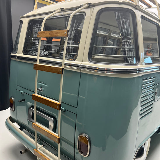 1966 Volkswagen Microbus Deluxe Samba 23 Window