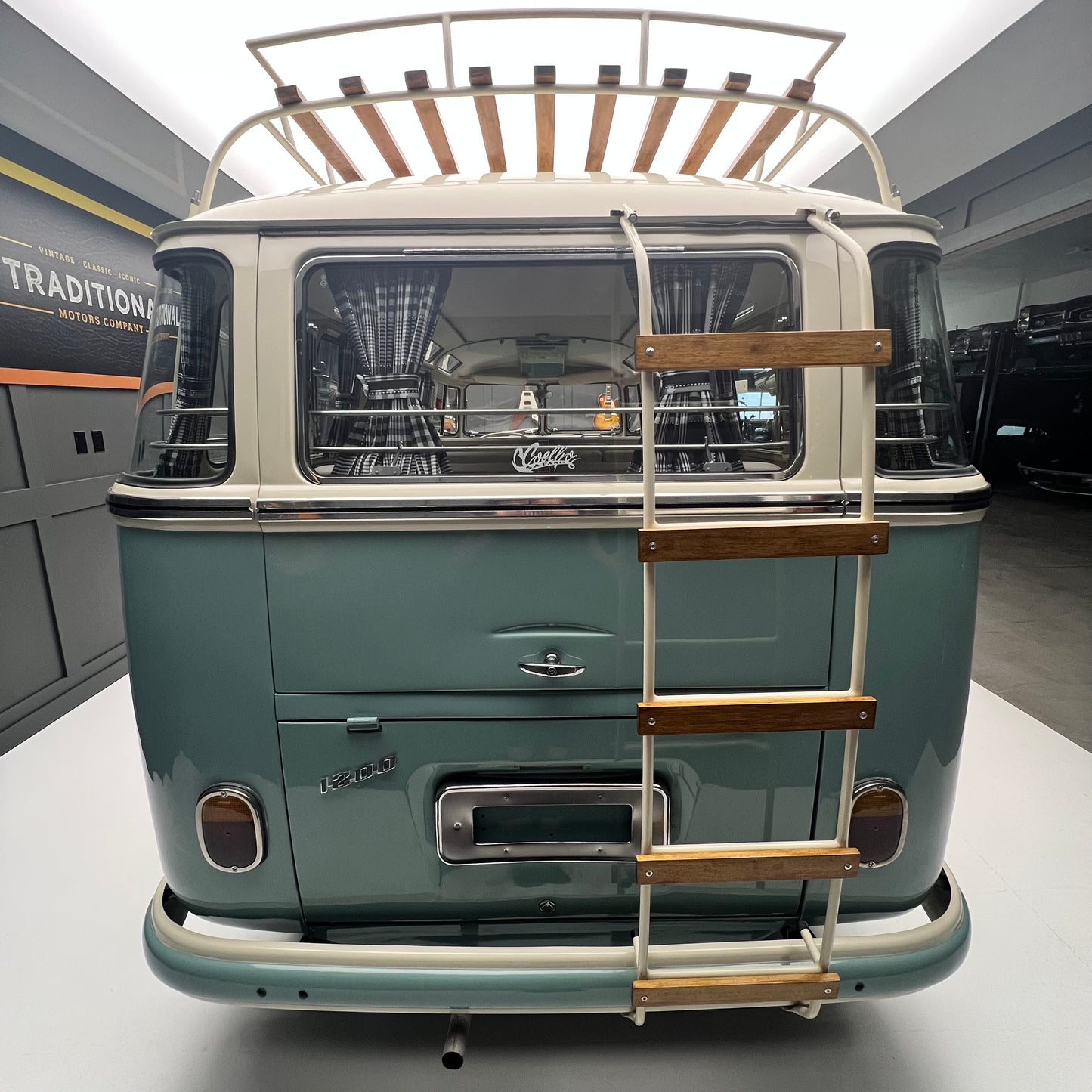 1966 Volkswagen Microbus Deluxe Samba 23 Window