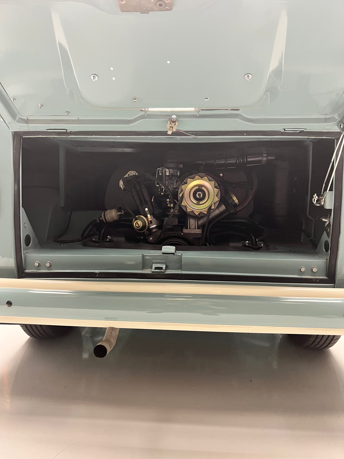 1966 Volkswagen Microbus Deluxe Samba 23 Window
