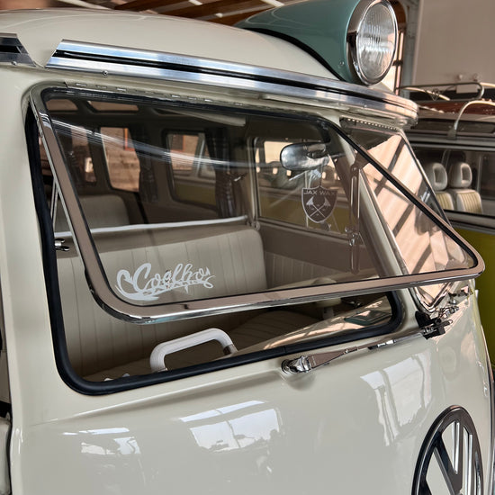 1966 Volkswagen Microbus Deluxe Samba 23 Window