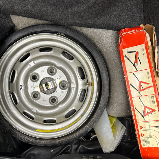 Load image into Gallery viewer, 1987 Porsche 911 Carrera
