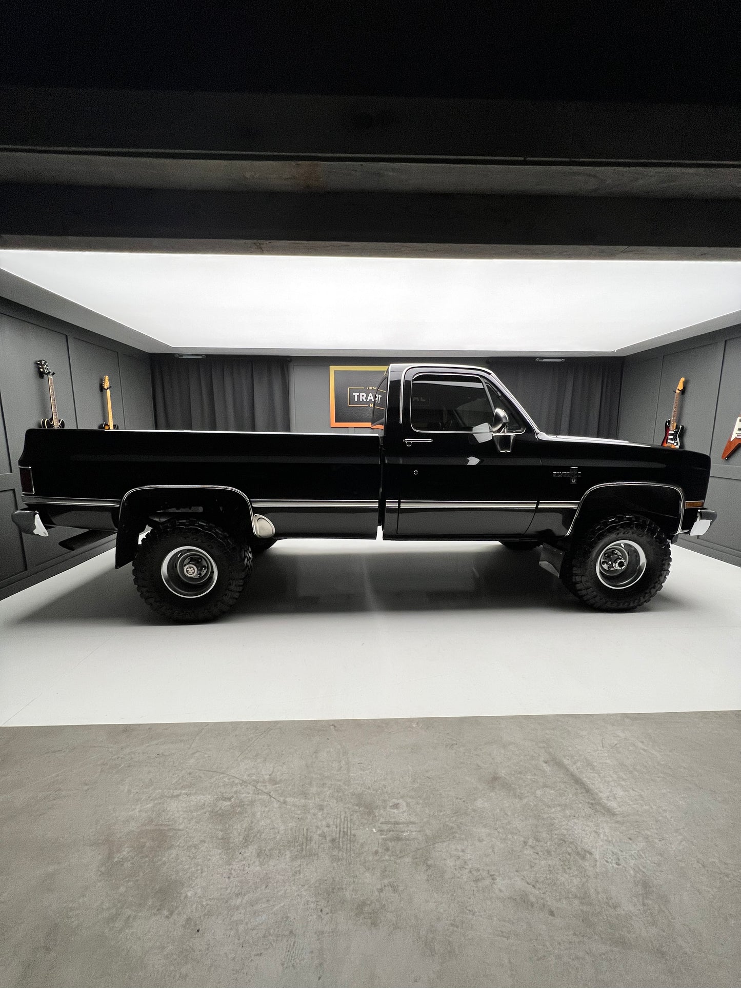 Load image into Gallery viewer, 1986 Chevrolet Silverado K10