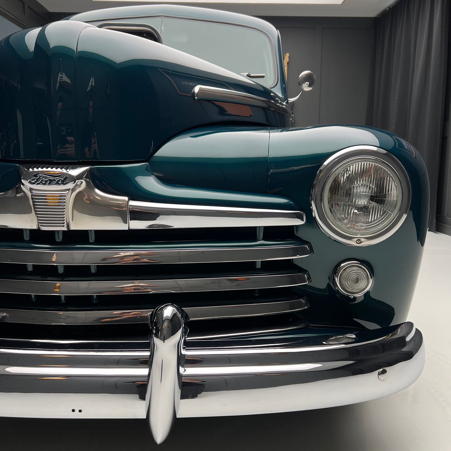 1948 Ford Super Deluxe