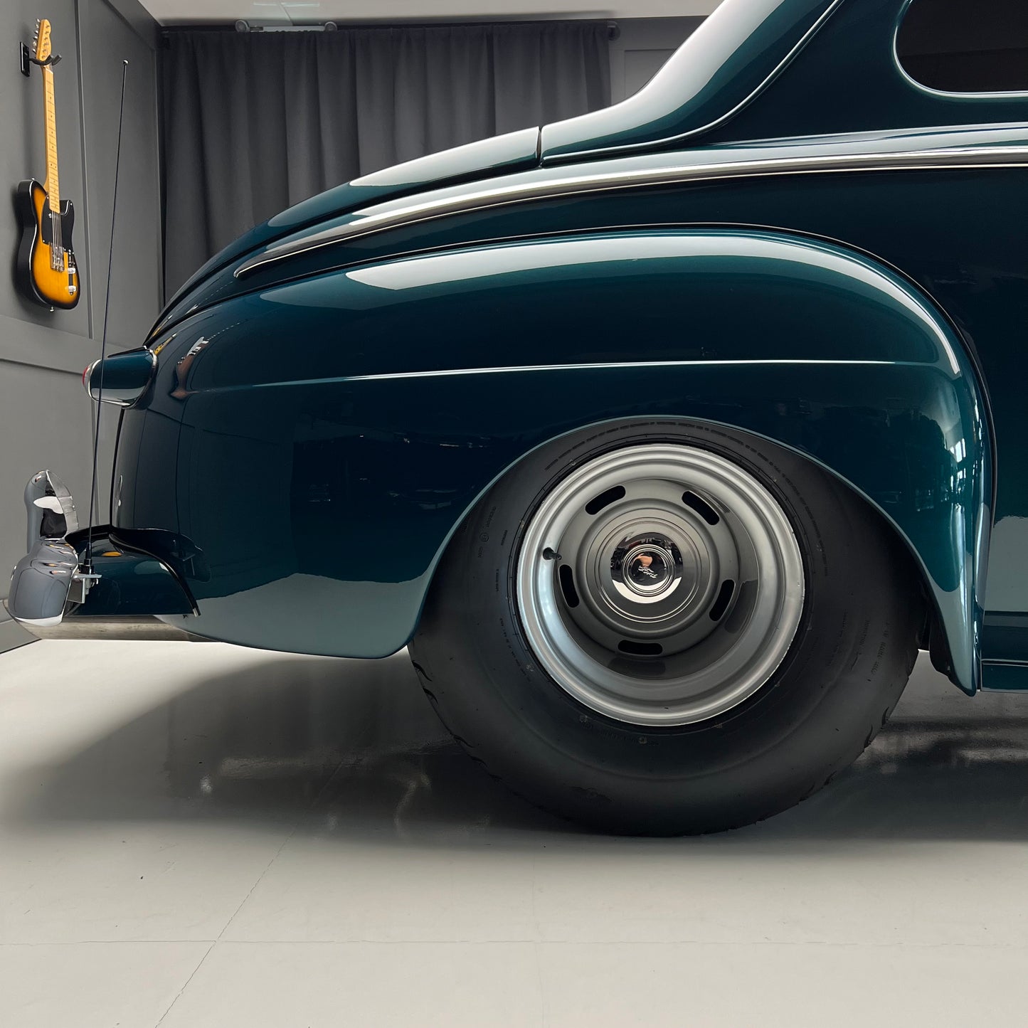 1948 Ford Super Deluxe