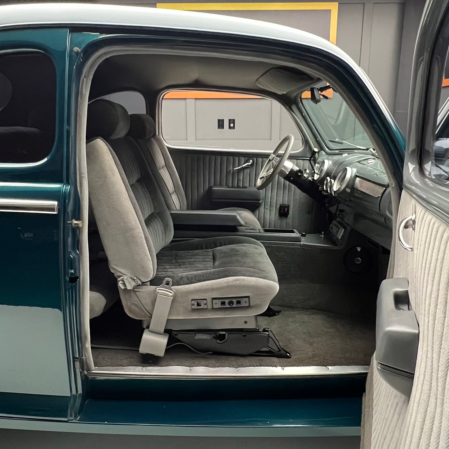 1948 Ford Super Deluxe
