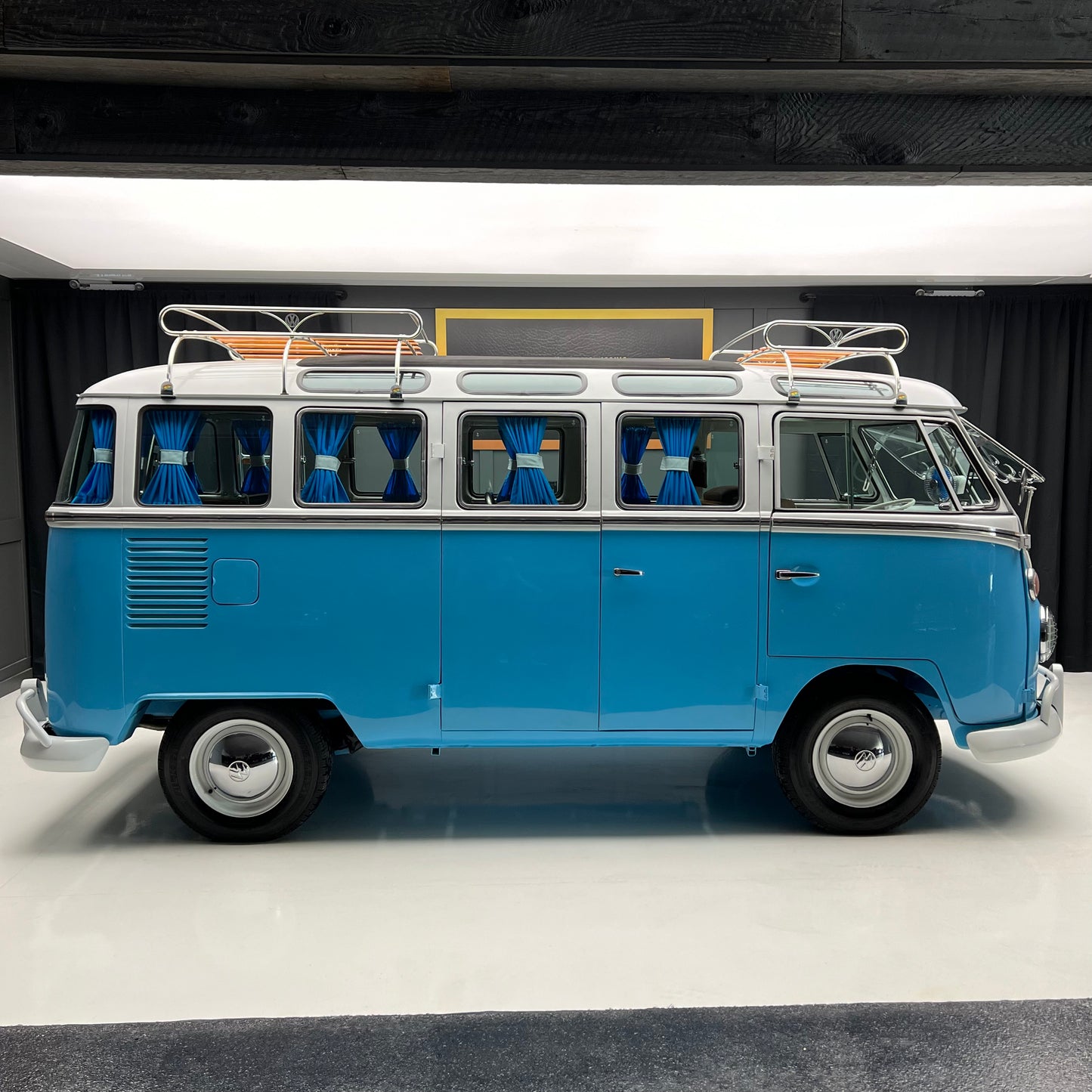 1974 Volkswagen Microbus Deluxe Samba 23 window