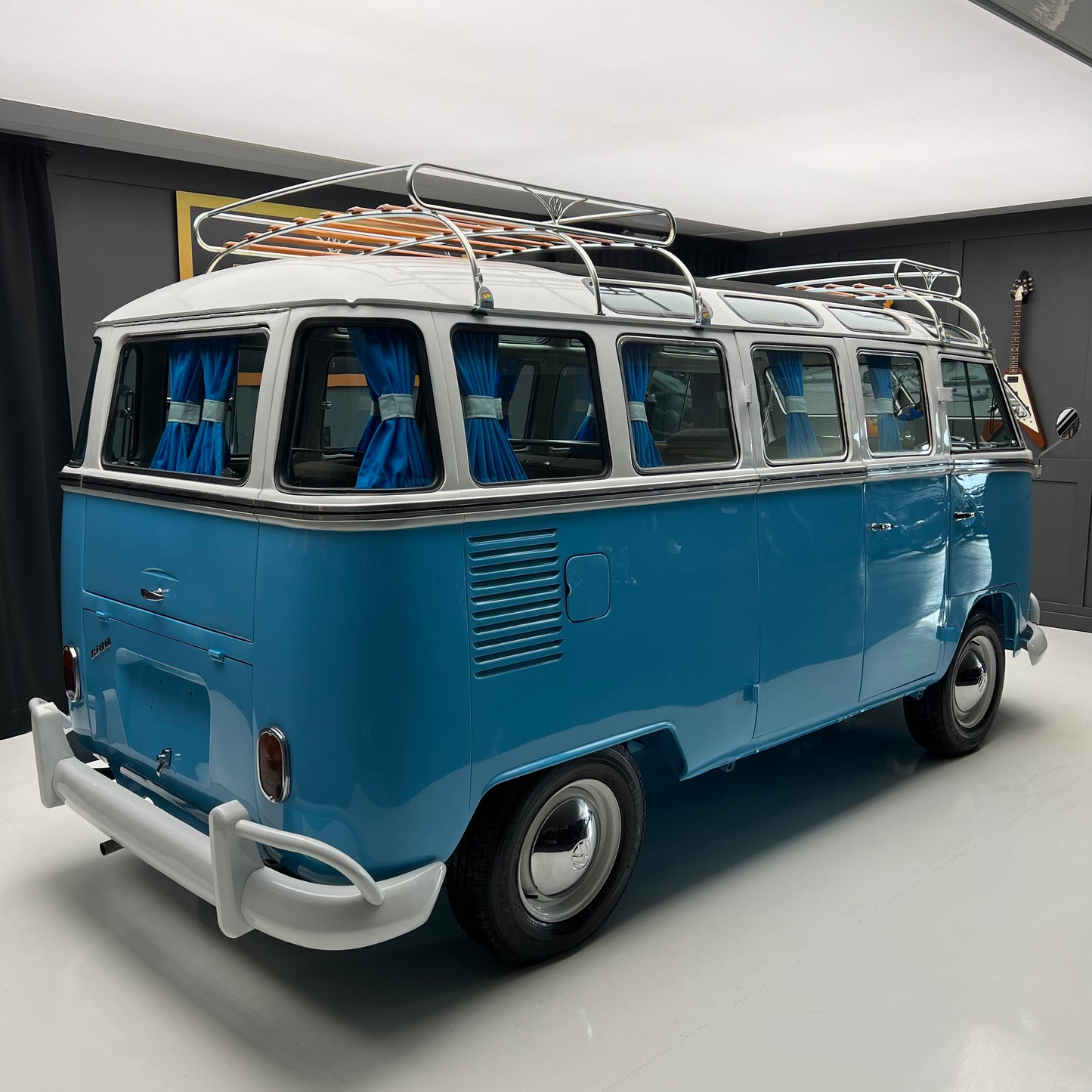 1974 Volkswagen Microbus Deluxe Samba 23 window