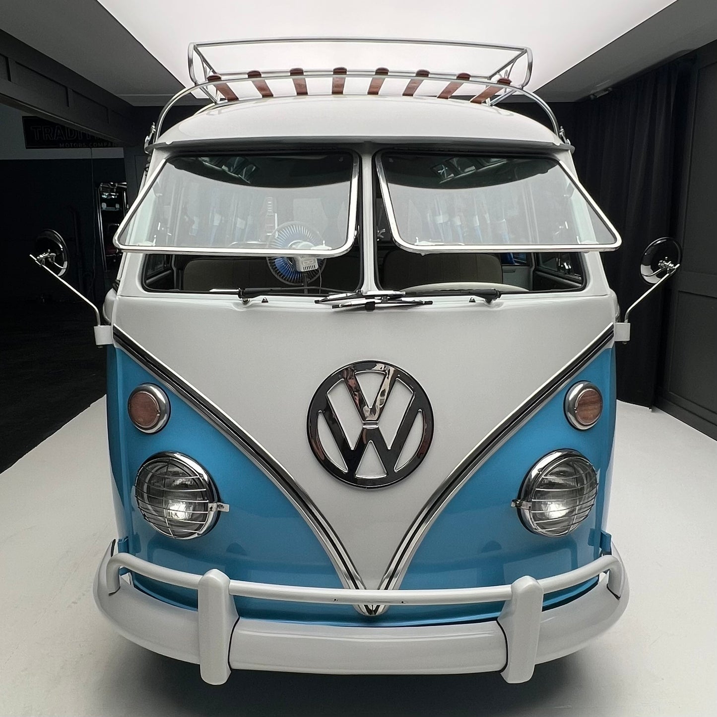 1974 Volkswagen Microbus Deluxe Samba 23 window