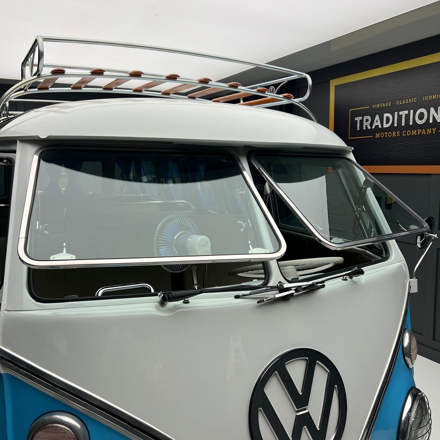 1974 Volkswagen Microbus Deluxe Samba 23 window