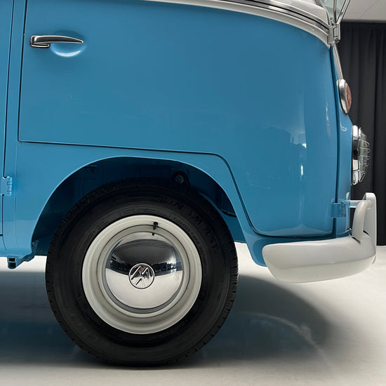 1974 Volkswagen Microbus Deluxe Samba 23 window