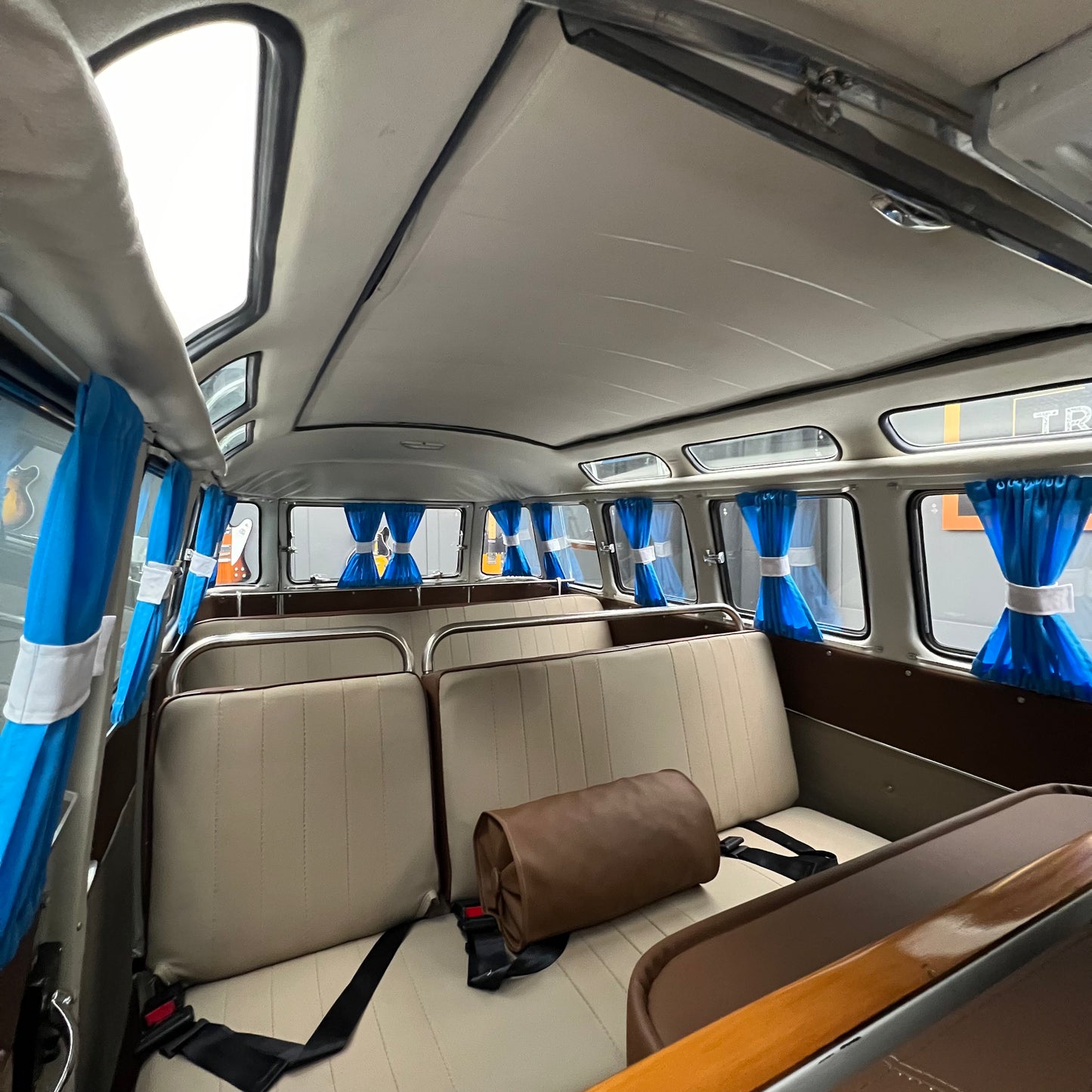 1974 Volkswagen Microbus Deluxe Samba 23 window