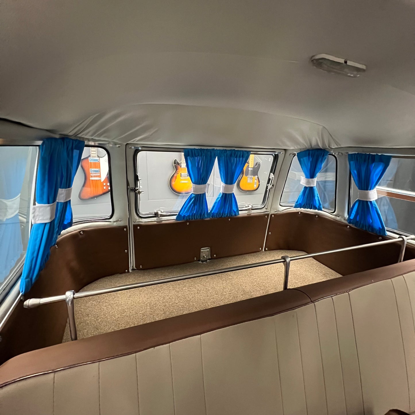 1974 Volkswagen Microbus Deluxe Samba 23 window