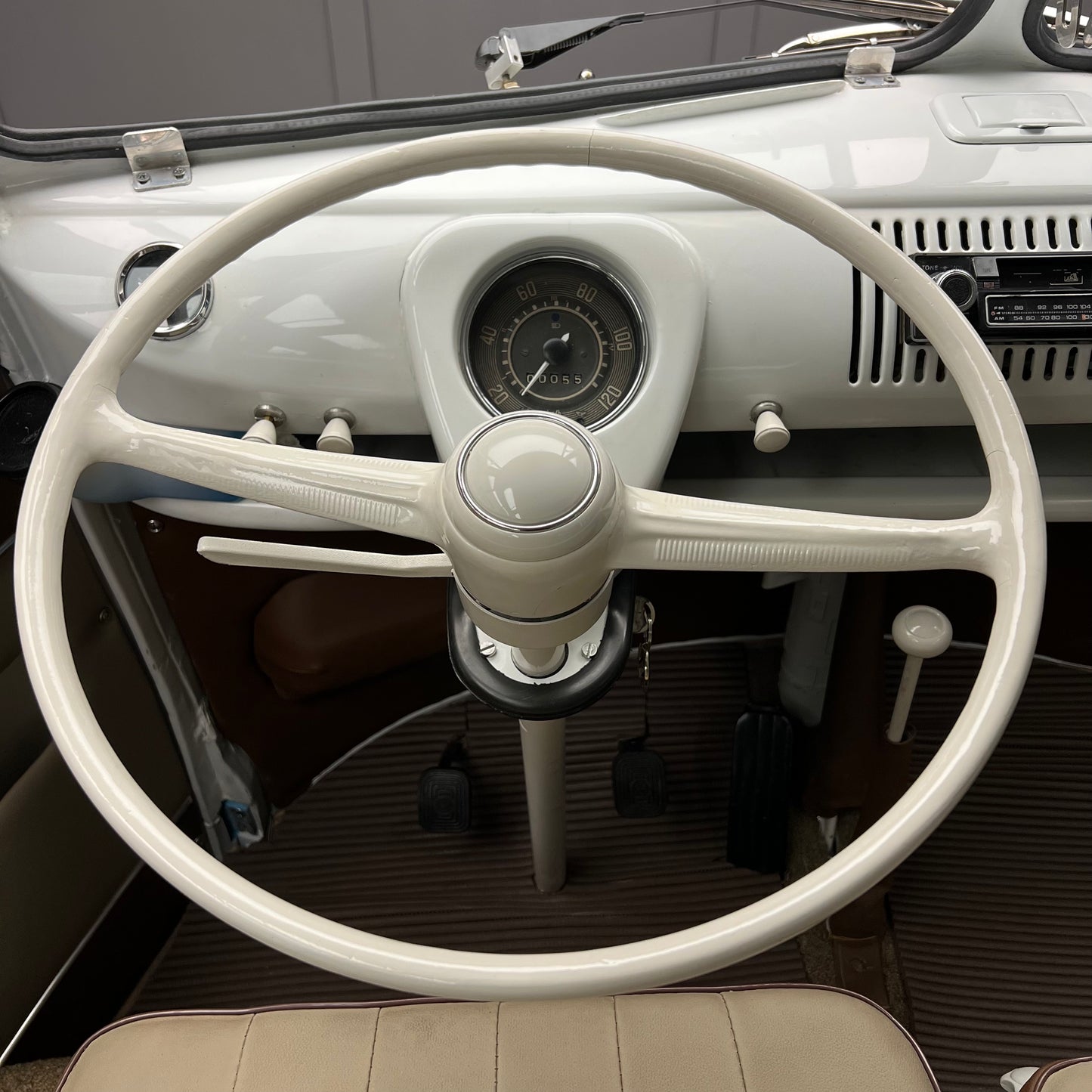 1974 Volkswagen Microbus Deluxe Samba 23 window