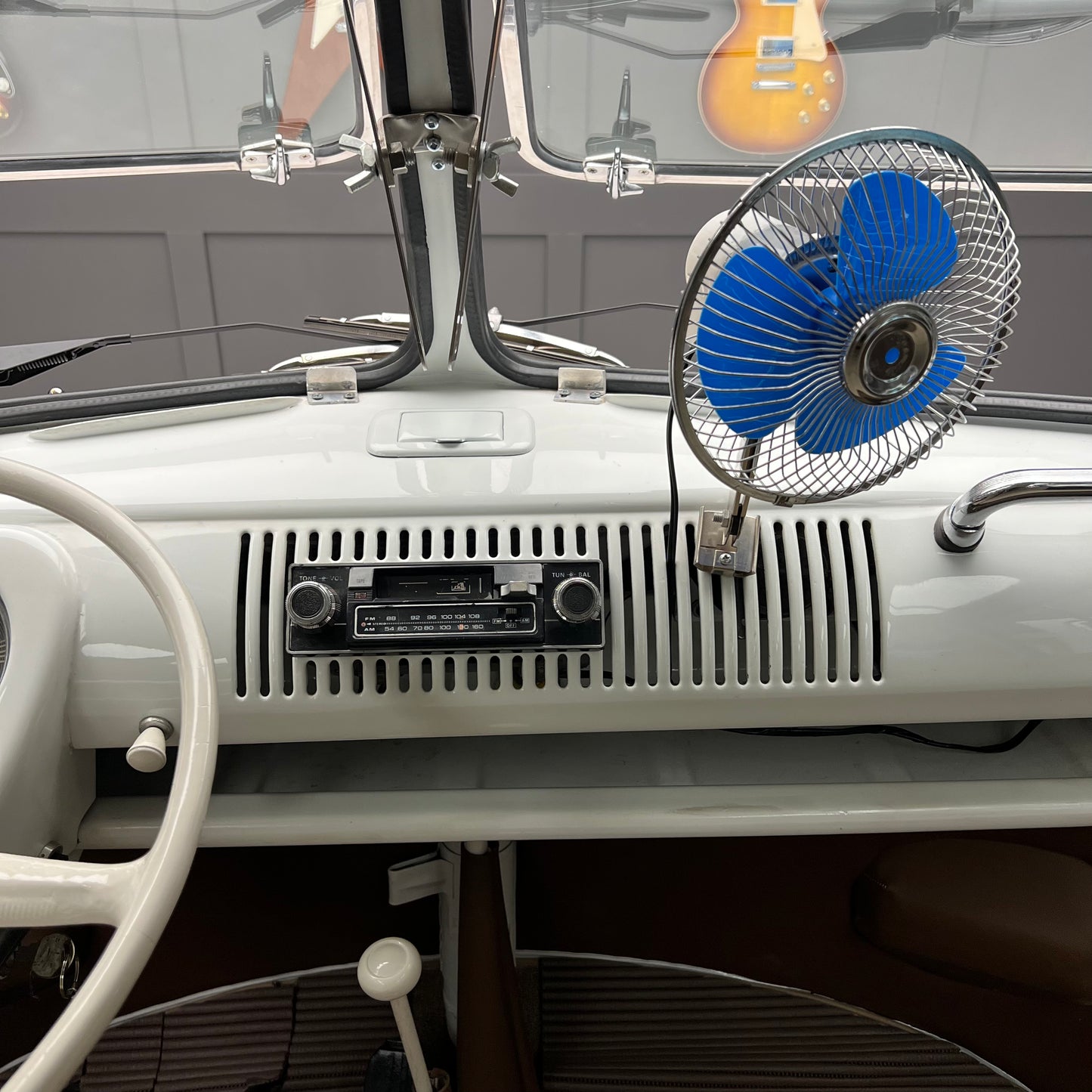 1974 Volkswagen Microbus Deluxe Samba 23 window