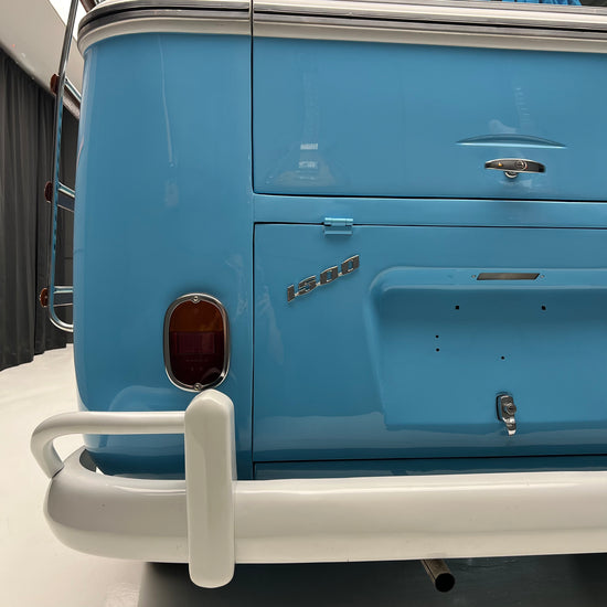 1974 Volkswagen Microbus Deluxe Samba 23 window