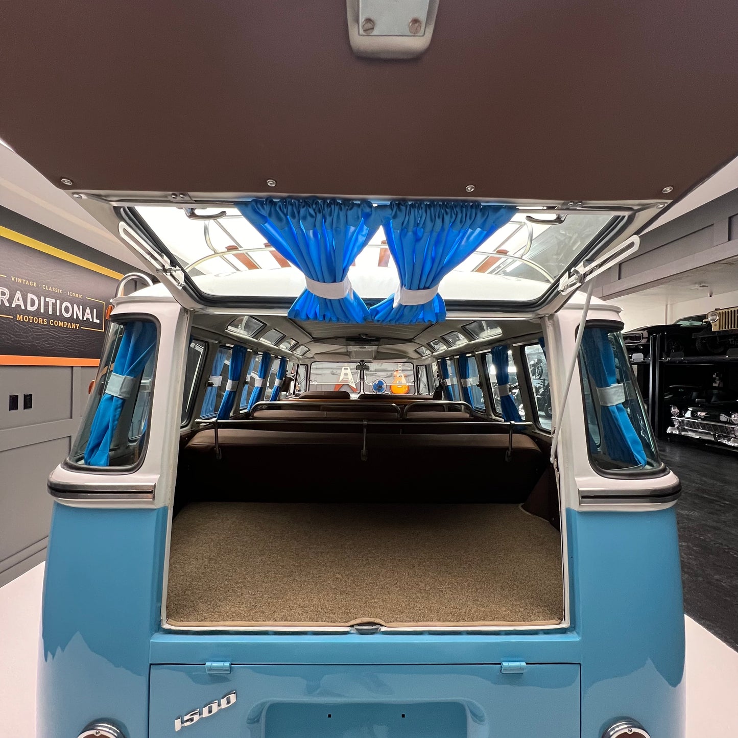 1974 Volkswagen Microbus Deluxe Samba 23 window