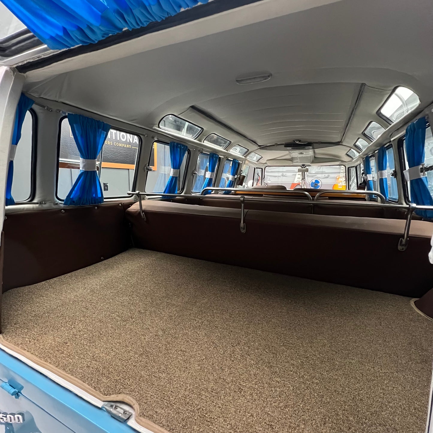 1974 Volkswagen Microbus Deluxe Samba 23 window