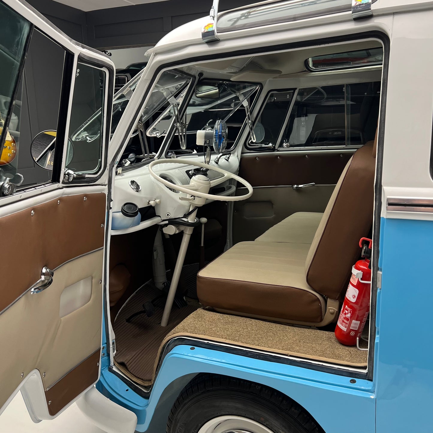 1974 Volkswagen Microbus Deluxe Samba 23 window