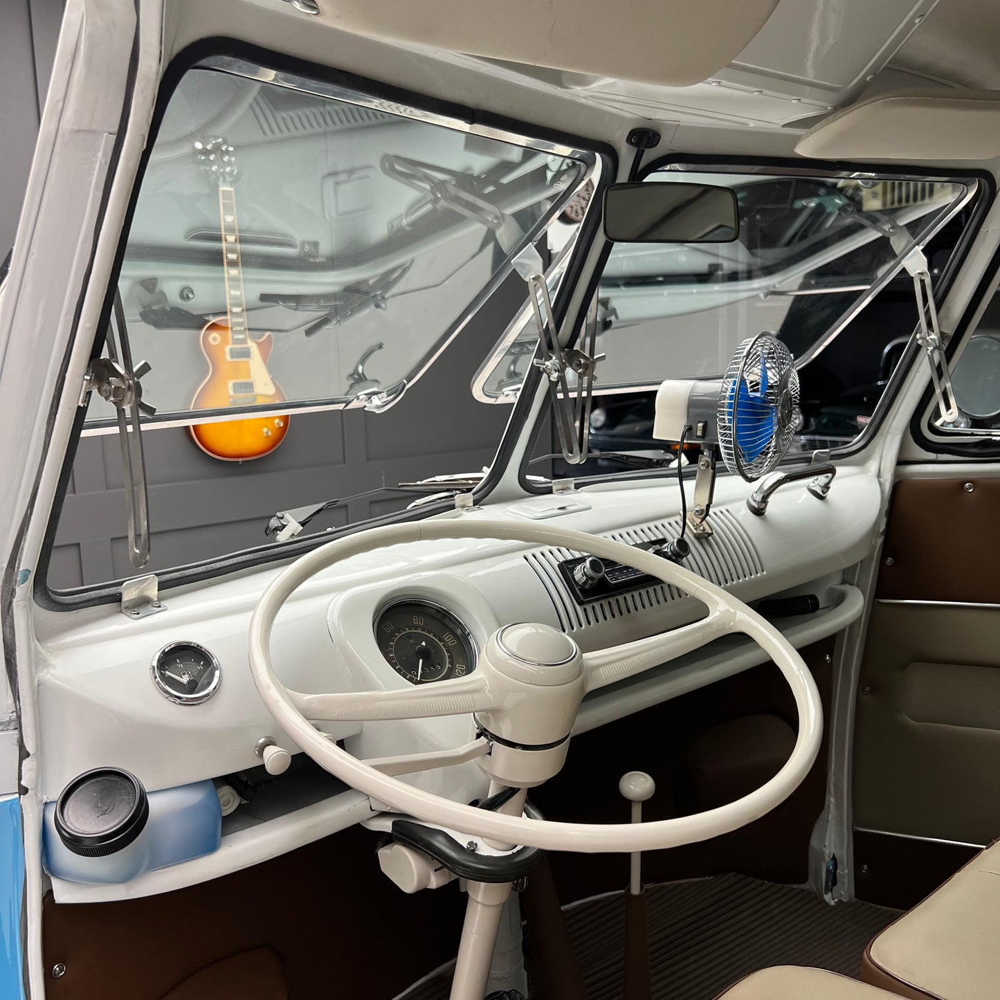 1974 Volkswagen Microbus Deluxe Samba 23 window
