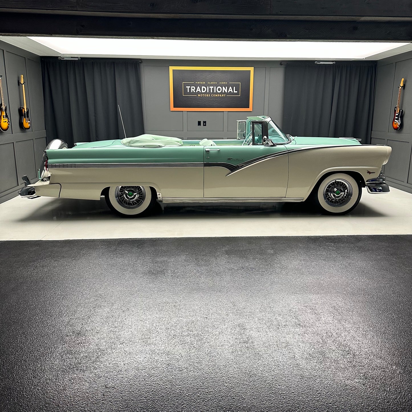 1956 Ford Fairlane Sunliner